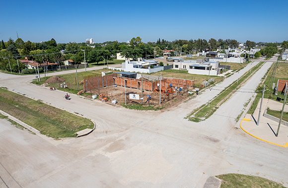 BRIFCO.LOCALES COMERCIALES Y DEPARTAMENTOS